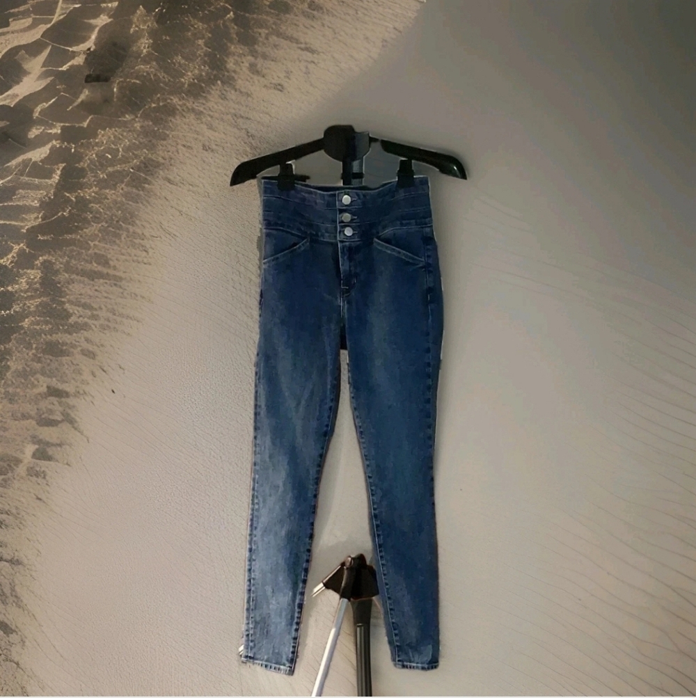 J Brand High-Rise Triple-Button Skinny Jeans in Medium Blue Wash